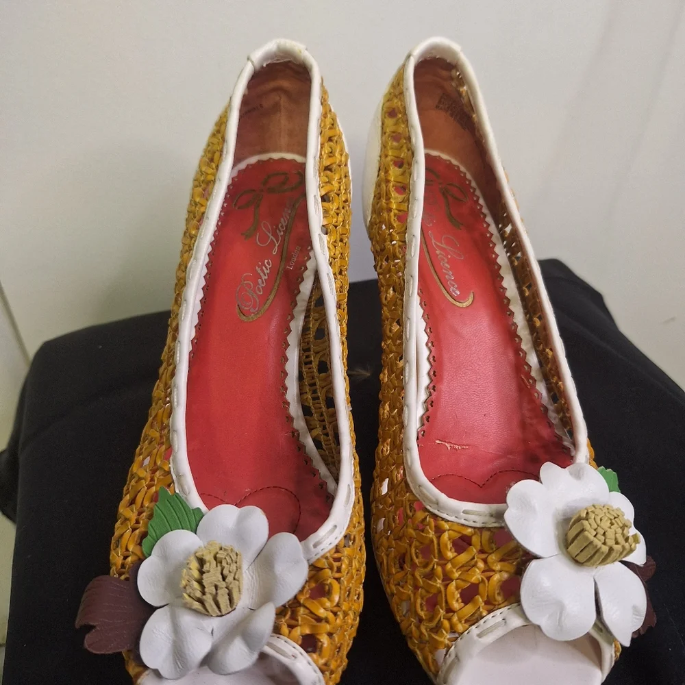 Poetic Licenses Of London Eegant Woven Peep-Toe Heel with Flower Size 8 Or Eur39